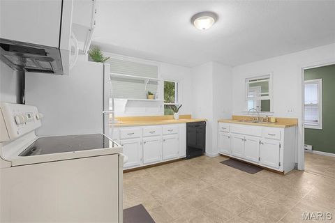 Tiny photo for 322 State Street, Washington, MO 63090 (MLS # 26030910)