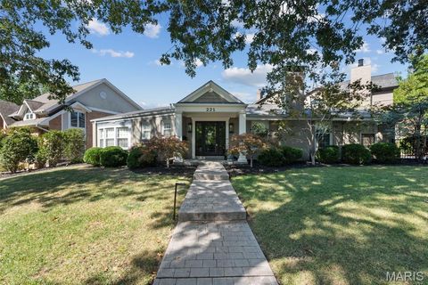 221 Topton Way Clayton MO 63105