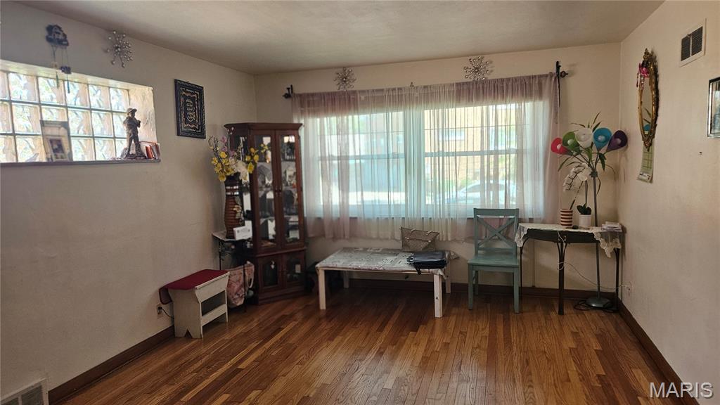 Louis Hills 4 - Residential Lease