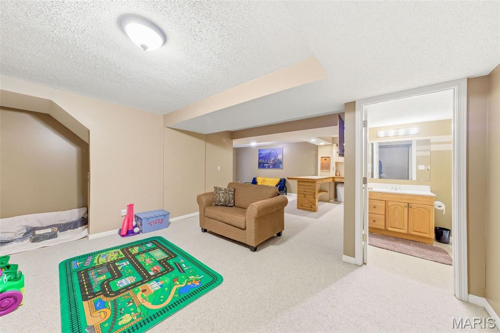 Country Crossing Manor #2 - Residential