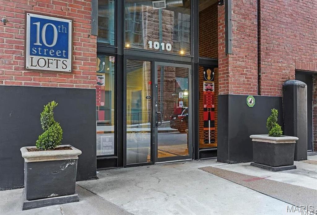 1010 Saint Charles 502