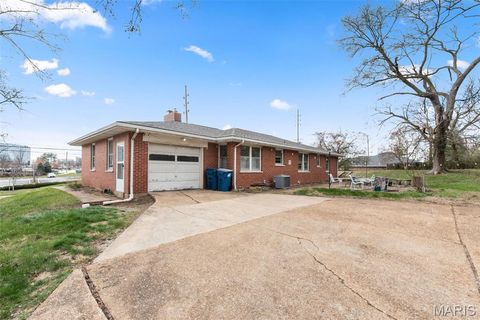 Tiny photo for 960 Chesterfield Parkway E, Chesterfield, MO 63017 (MLS # 26014542)