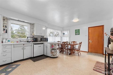 Tiny photo for 960 Chesterfield Parkway E, Chesterfield, MO 63017 (MLS # 26014542)