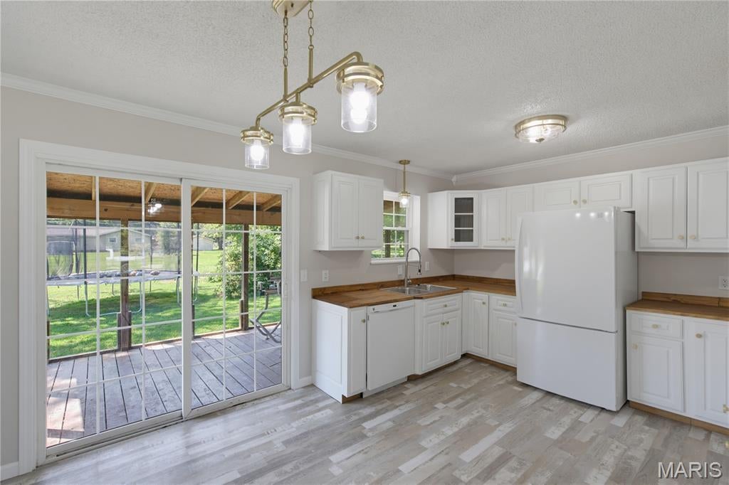 Photo of 74 Kathy Lane, Poplar Bluff, MO 63901 (MLS # 26052466)