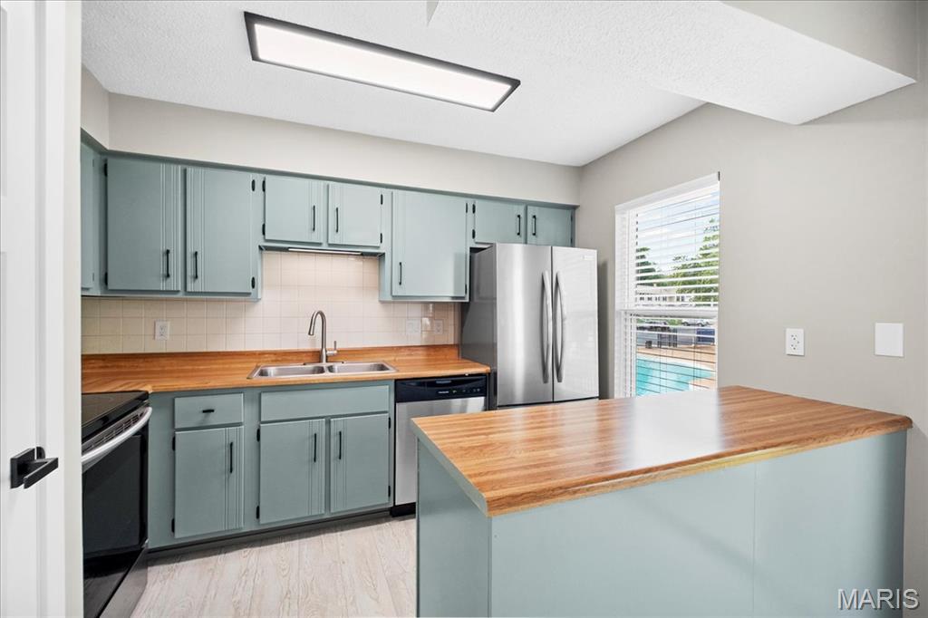 St Peters, Missouri 63376, United States, 2 Bedrooms Bedrooms, ,1 BathroomBathrooms,Residential,Active,139876