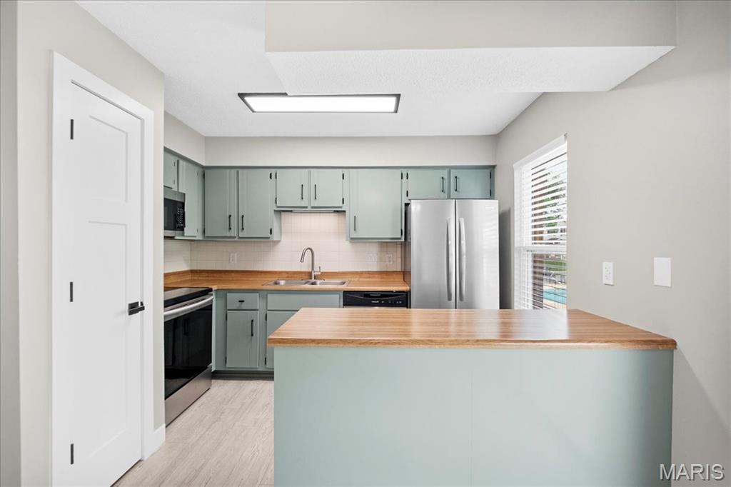 St Peters, Missouri 63376, United States, 2 Bedrooms Bedrooms, ,1 BathroomBathrooms,Residential,Active,139876