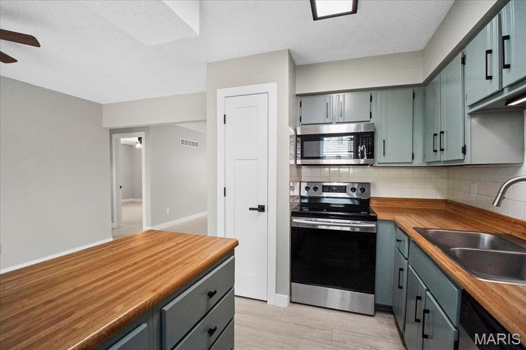 St Peters, Missouri 63376, United States, 2 Bedrooms Bedrooms, ,1 BathroomBathrooms,Residential,Active,139876