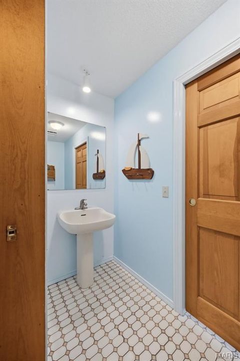 Tiny photo for 16 Rockwood Forest Glen Gln, Wildwood, MO 63025 (MLS # 26013029)