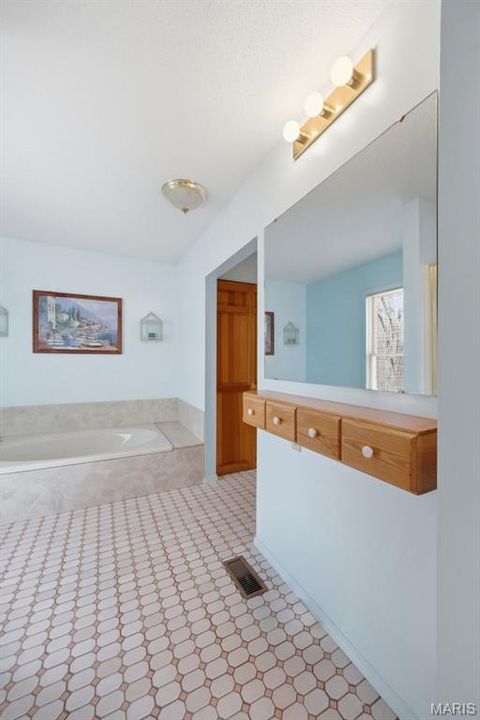 Tiny photo for 16 Rockwood Forest Glen Gln, Wildwood, MO 63025 (MLS # 26013029)