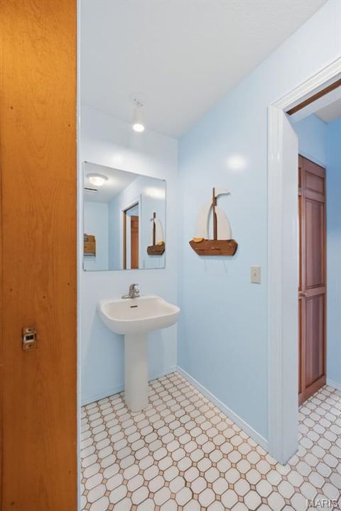 Tiny photo for 16 Rockwood Forest Glen Gln, Wildwood, MO 63025 (MLS # 26013029)