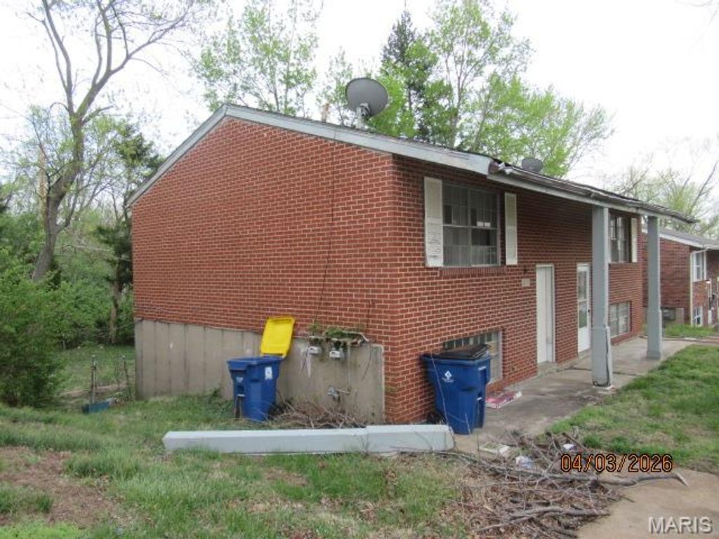 Photo of 4096 Esseldale Drive, St Ann, MO 63074 (MLS # 26020772)