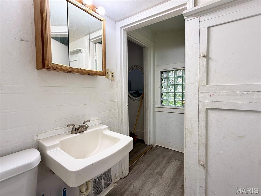 West Walnut Manor - Residential