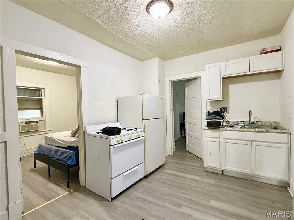 West Walnut Manor - Residential