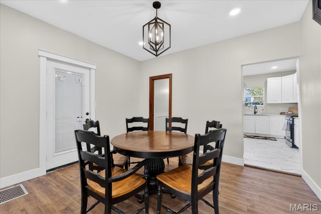 2743 Ellendale Avenue