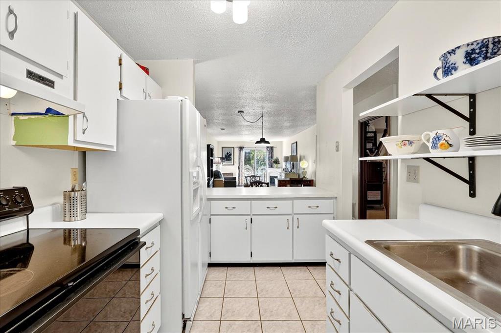 St Peters, Missouri 63376, United States, 1 Bedroom Bedrooms, ,1 BathroomBathrooms,Residential,Active,240802