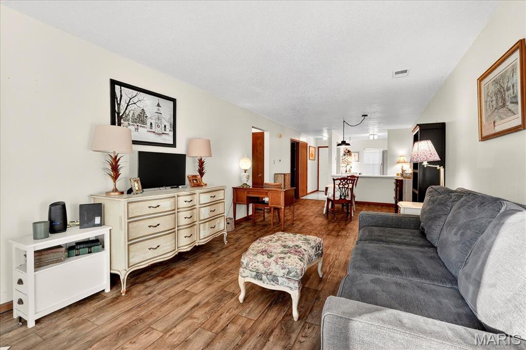 St Peters, Missouri 63376, United States, 1 Bedroom Bedrooms, ,1 BathroomBathrooms,Residential,Active,240802