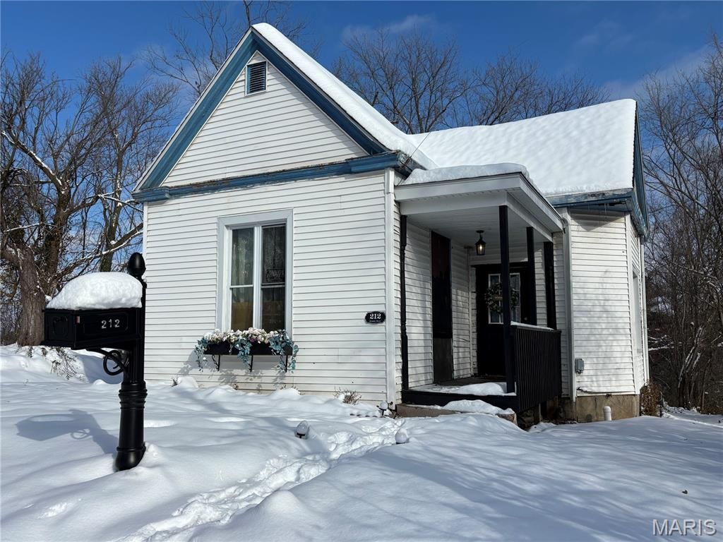 Photo of 212 Division Street, Hannibal, MO 63401 (MLS # 25079507)