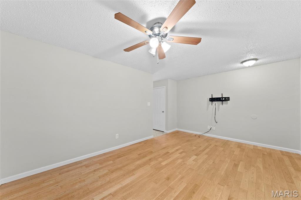 Florissant, Missouri 63031, United States, 3 Bedrooms Bedrooms, ,3 BathroomsBathrooms,Residential,Pending,139176