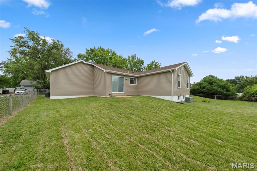 Florissant, Missouri 63031, United States, 3 Bedrooms Bedrooms, ,3 BathroomsBathrooms,Residential,Pending,139176