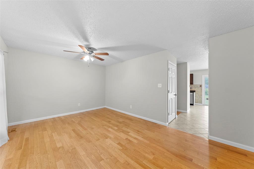 Florissant, Missouri 63031, United States, 3 Bedrooms Bedrooms, ,3 BathroomsBathrooms,Residential,Pending,139176