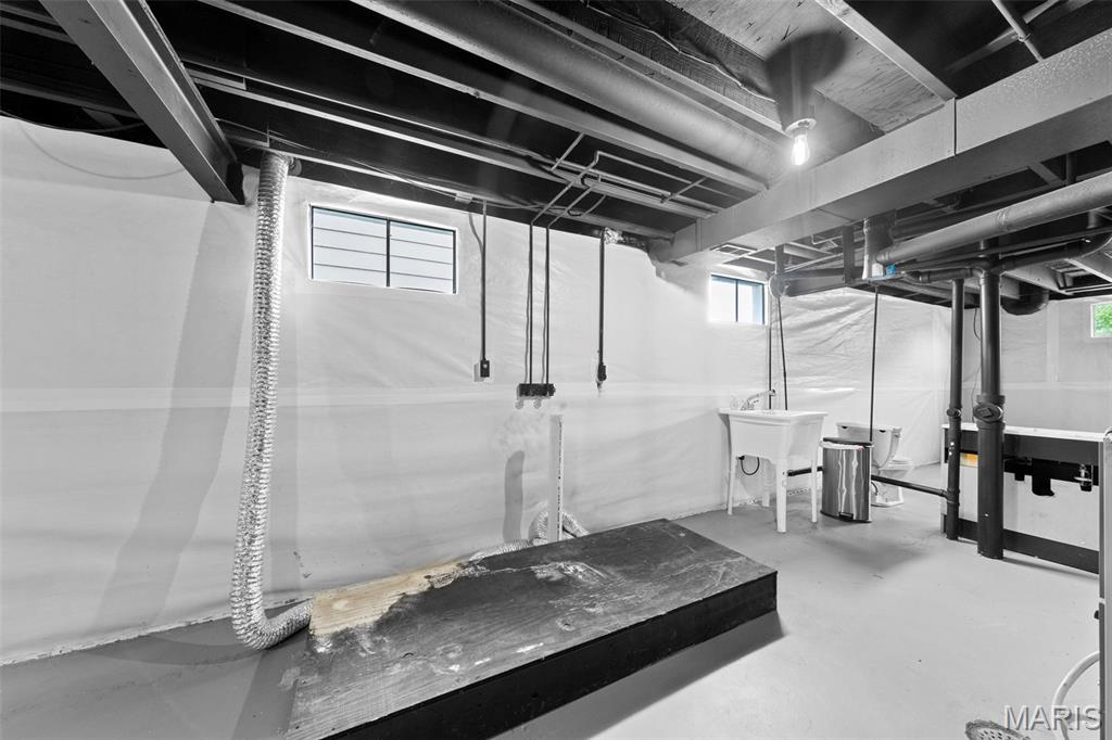 Florissant, Missouri 63031, United States, 3 Bedrooms Bedrooms, ,3 BathroomsBathrooms,Residential,Pending,139176