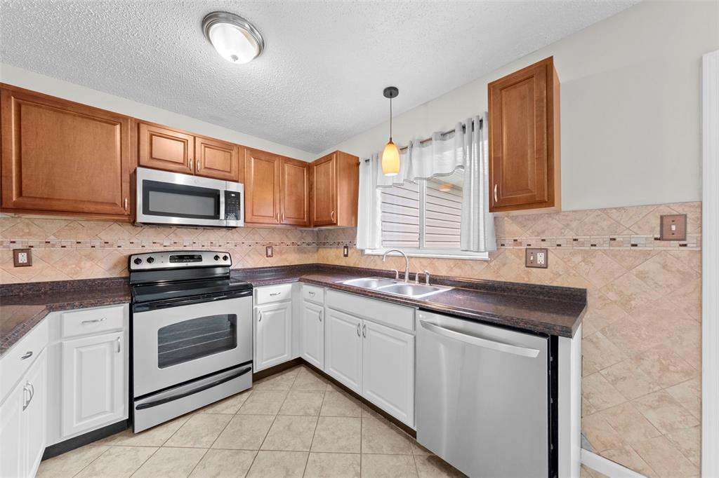 Florissant, Missouri 63031, United States, 3 Bedrooms Bedrooms, ,3 BathroomsBathrooms,Residential,Pending,139176