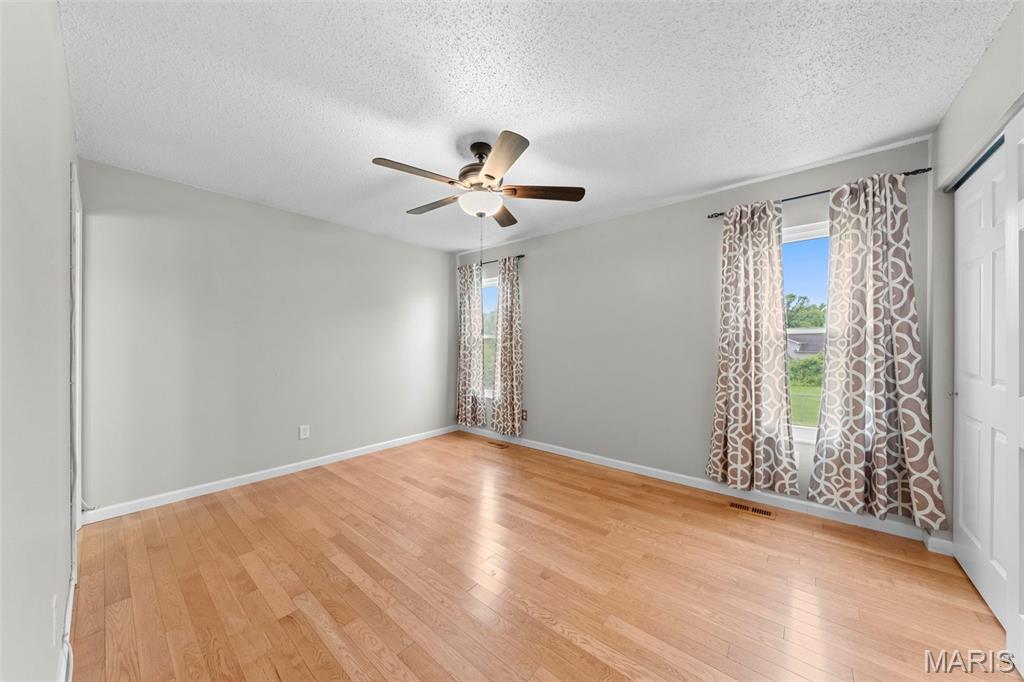 Florissant, Missouri 63031, United States, 3 Bedrooms Bedrooms, ,3 BathroomsBathrooms,Residential,Pending,139176