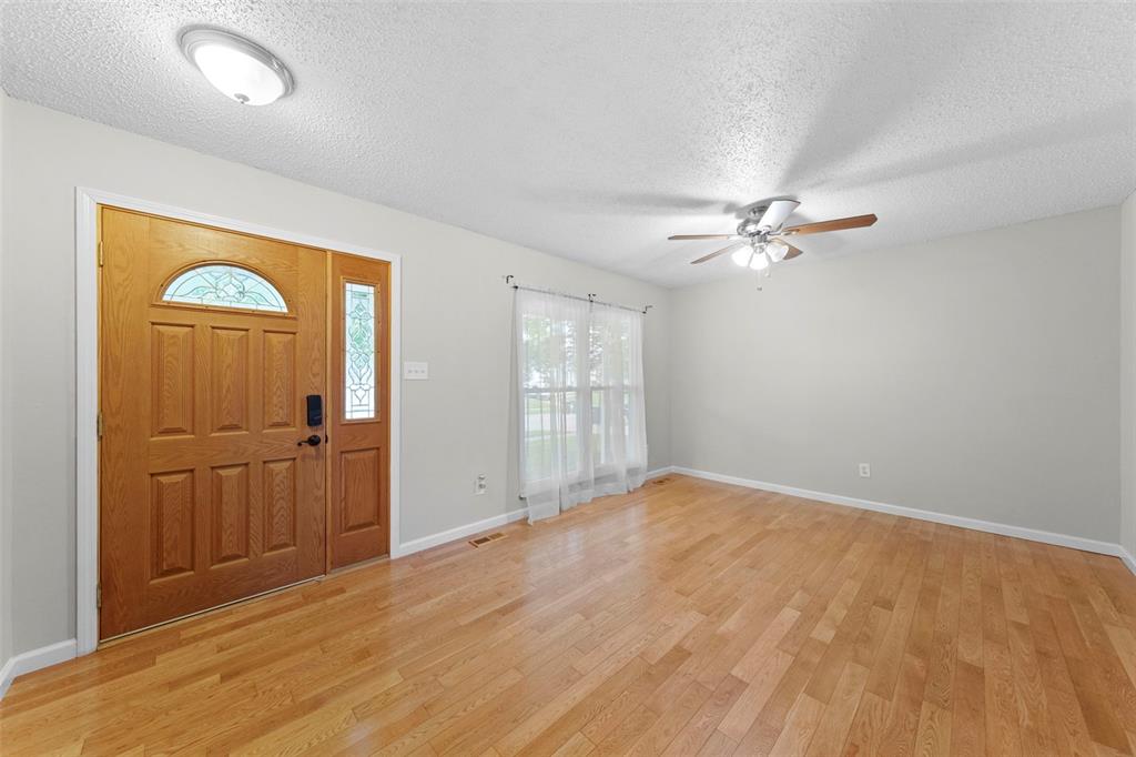 Florissant, Missouri 63031, United States, 3 Bedrooms Bedrooms, ,3 BathroomsBathrooms,Residential,Pending,139176