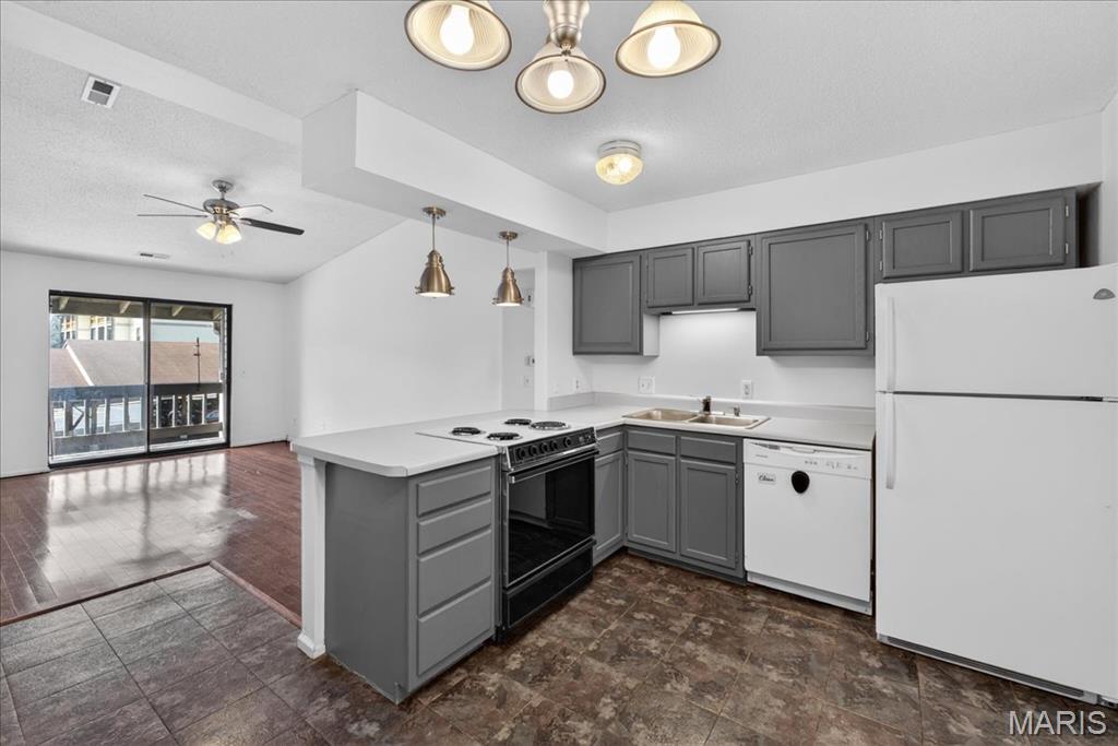 Summergate Garden Condos Ph4 - Residential