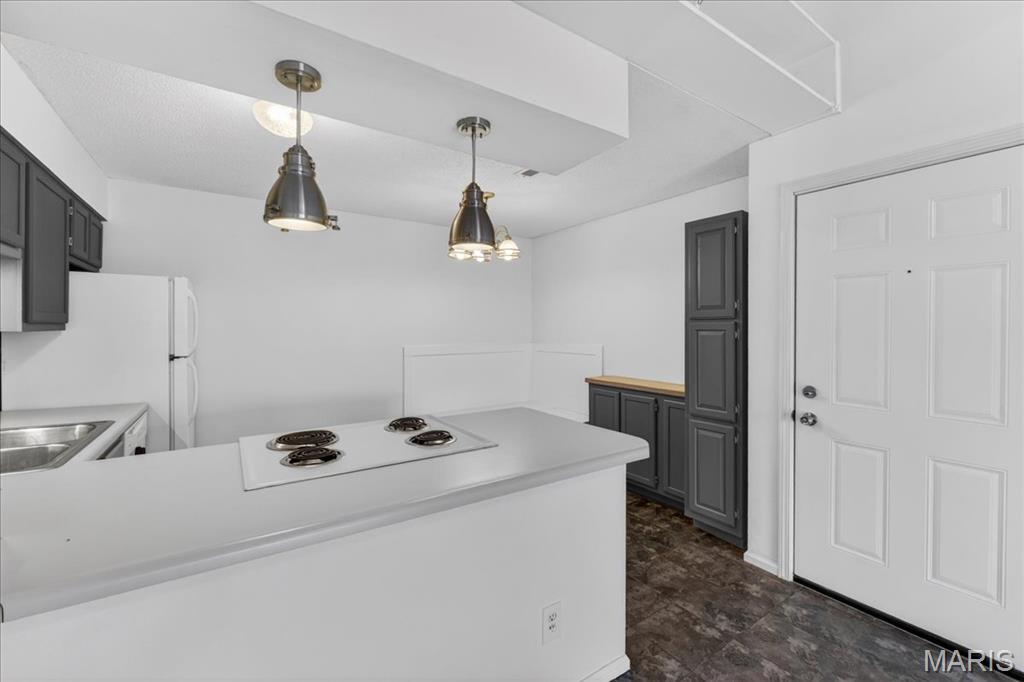 Summergate Garden Condos Ph4 - Residential