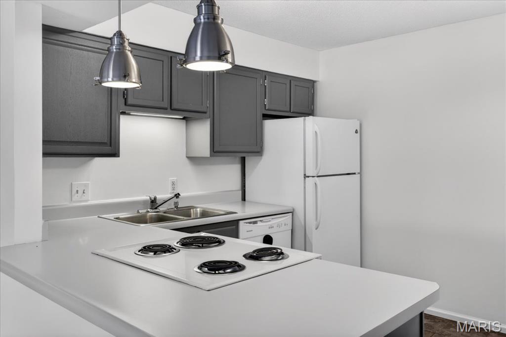 Summergate Garden Condos Ph4 - Residential