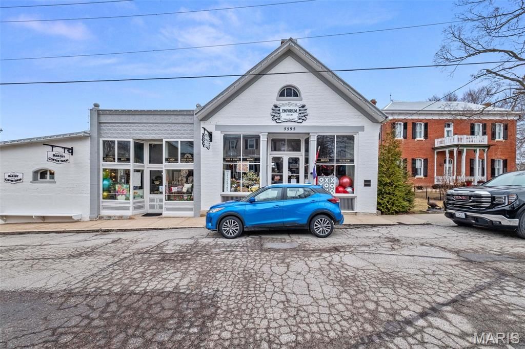 Photo of 5595 Walnut and .21 Acre lot on Jackson Street, Augusta, MO 63332 (MLS # 26007832)