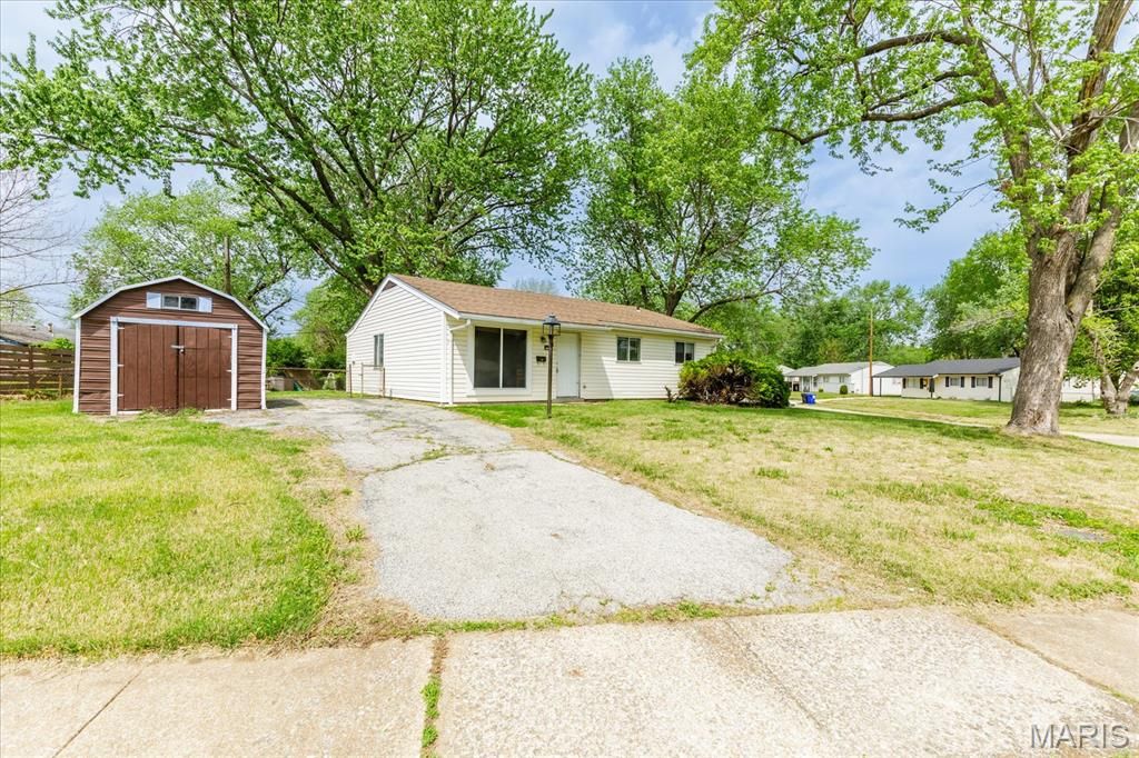 Photo of 2435 6th Lane, Florissant, MO 63031 (MLS # 26000762)