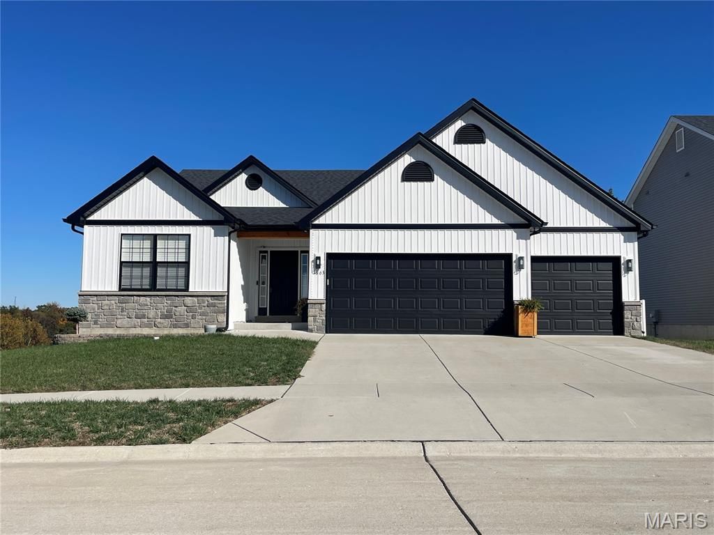 Photo of 1863 Sunset Ridge, Festus, MO 63028 (MLS # 25073571)