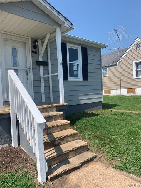 Tiny photo for 307 E Apple Avenue, Owensville, MO 65066 (MLS # 26068964)
