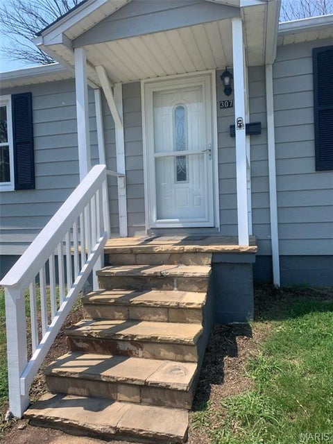 Tiny photo for 307 E Apple Avenue, Owensville, MO 65066 (MLS # 26068964)