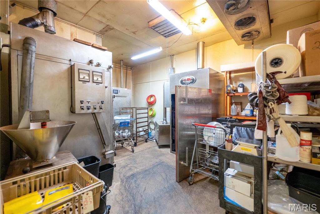 Lyon Store - Commercial Sale