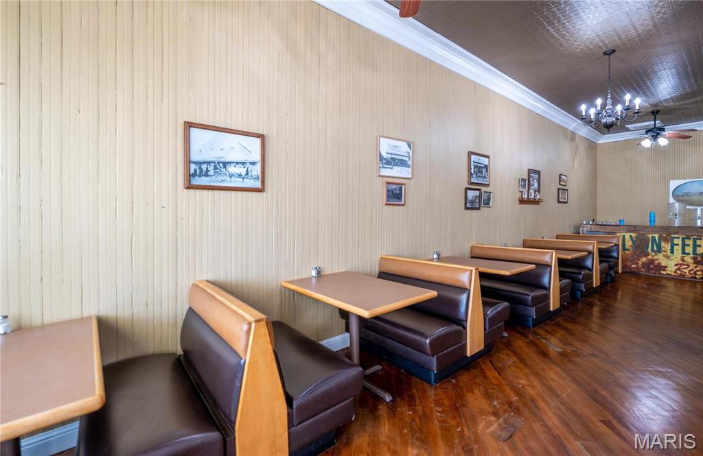 Lyon Store - Commercial Sale