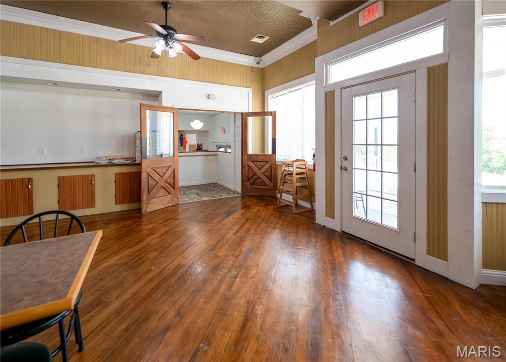 Lyon Store - Commercial Sale