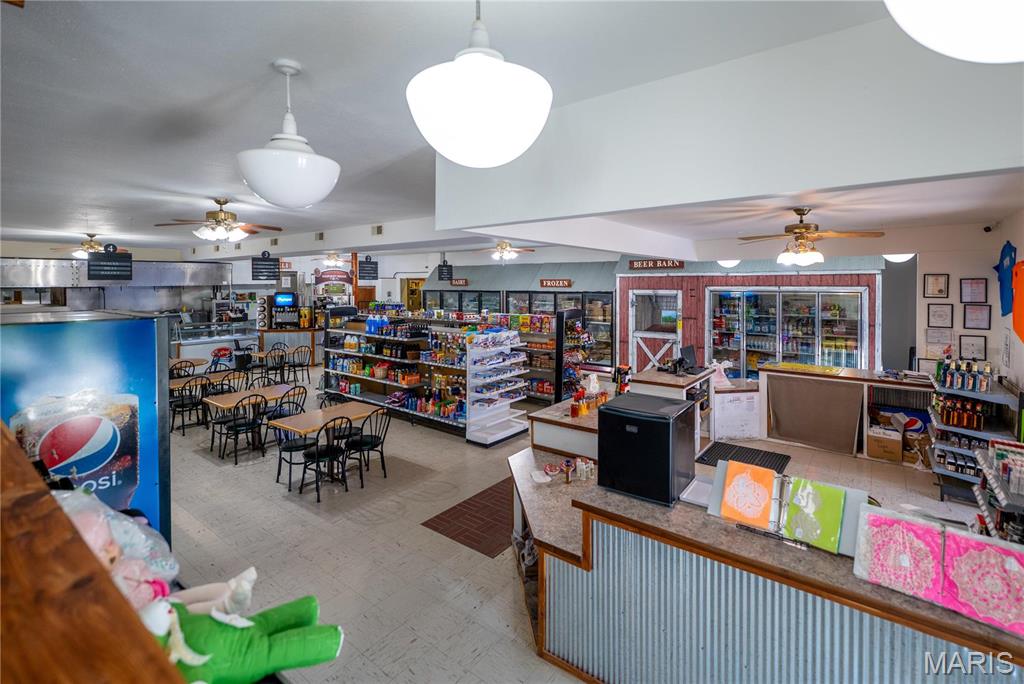 Lyon Store - Commercial Sale