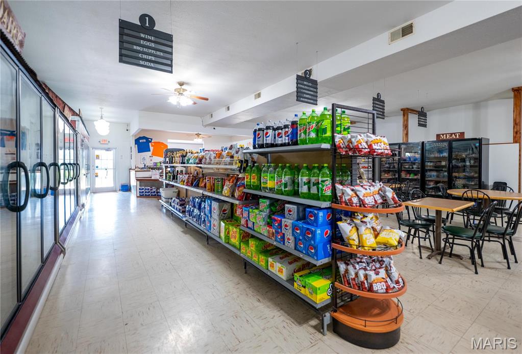 Lyon Store - Commercial Sale