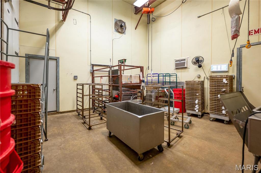 Lyon Store - Commercial Sale