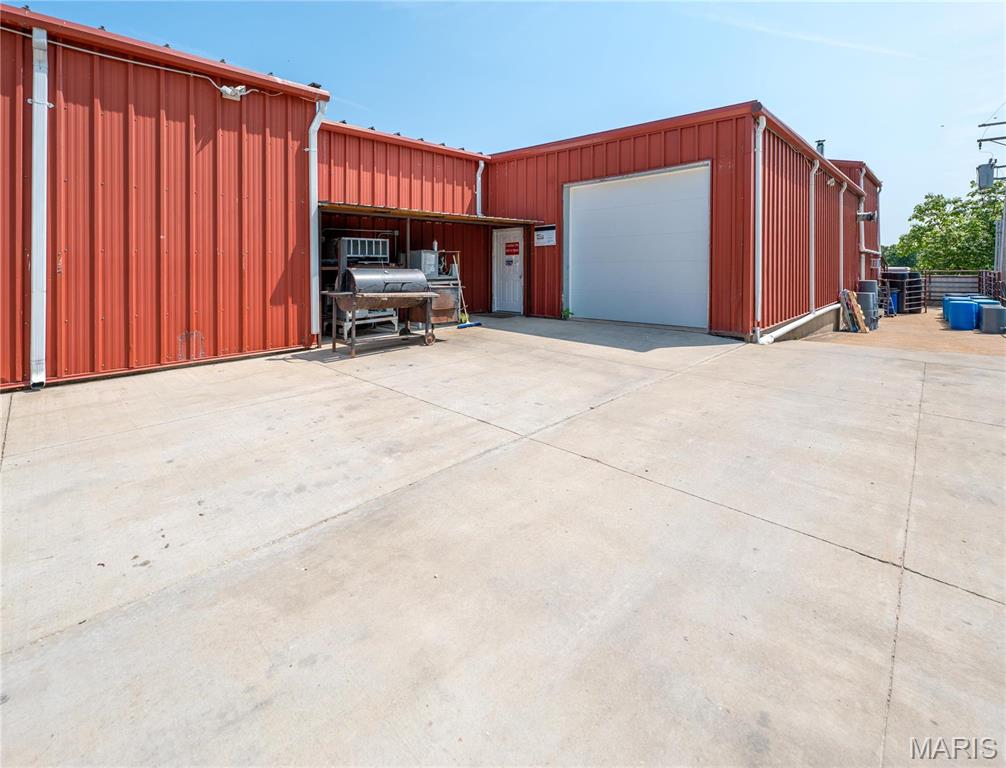 Lyon Store - Commercial Sale