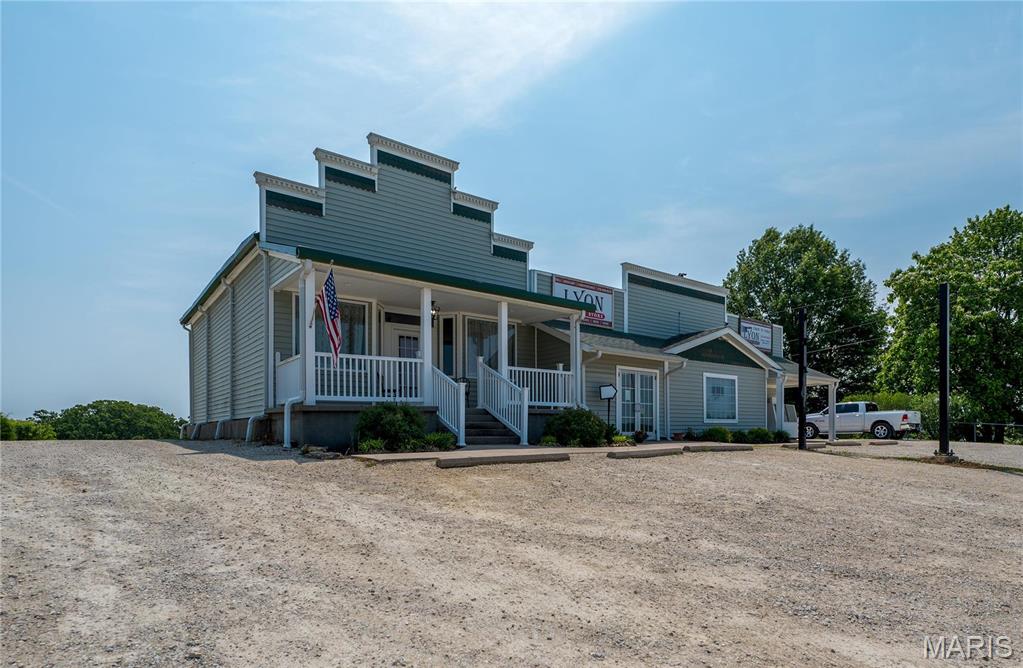 Lyon Store - Commercial Sale