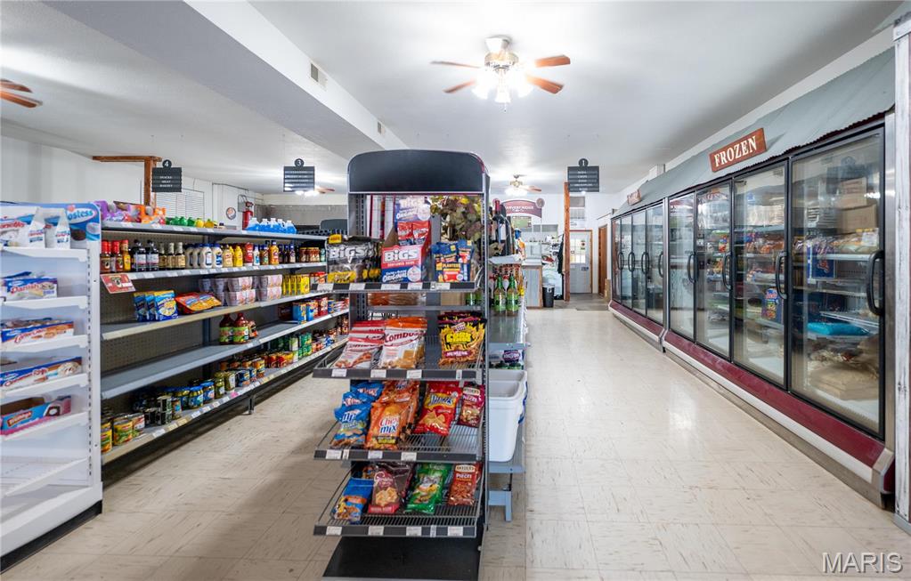 Lyon Store - Commercial Sale