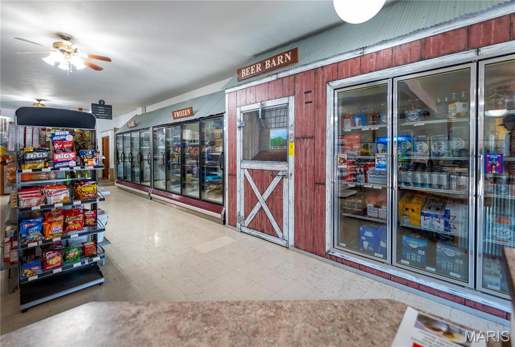 Lyon Store - Commercial Sale