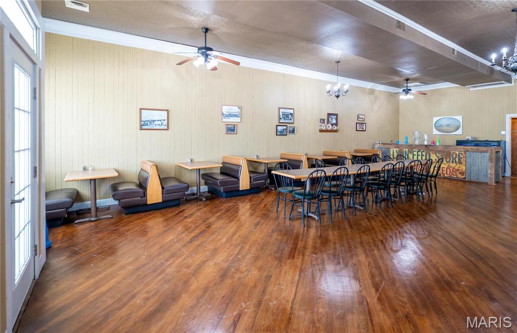 Lyon Store - Commercial Sale