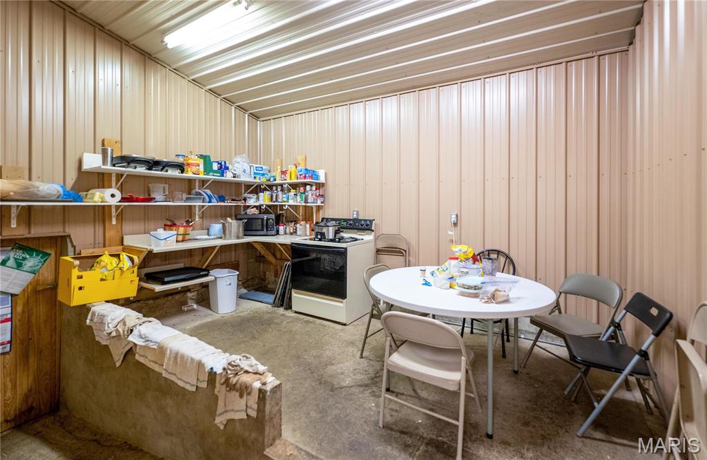 Lyon Store - Commercial Sale