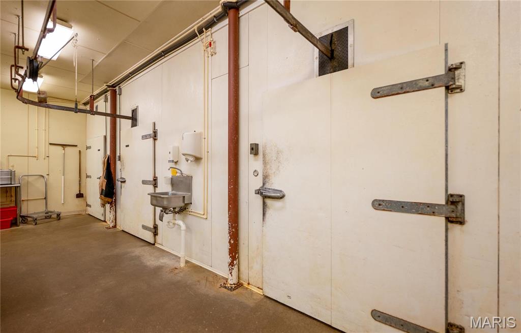 Lyon Store - Commercial Sale