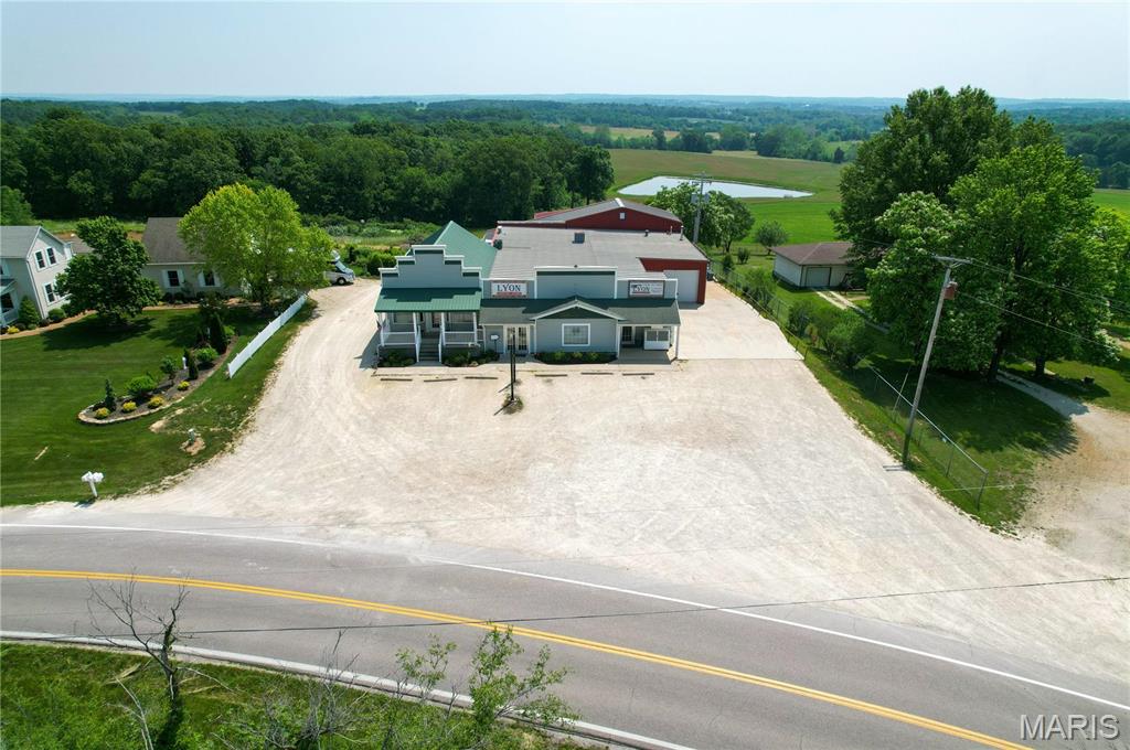 Lyon Store - Commercial Sale